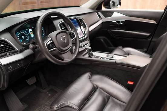 VOLVO-XC90-2015