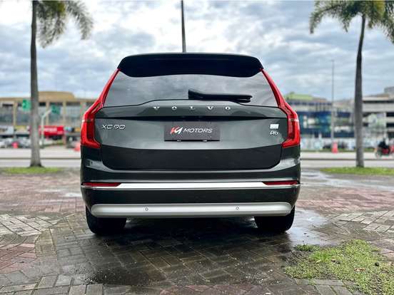 VOLVO-XC90-2021