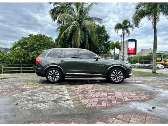 VOLVO-XC90-2021