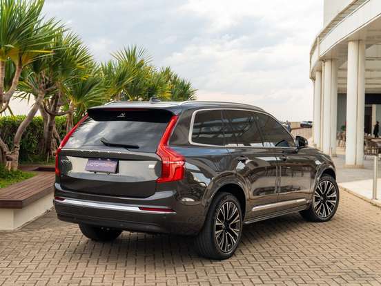 VOLVO-XC90-2023