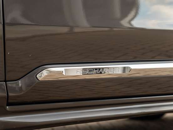 VOLVO-XC90-2023