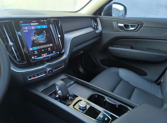 VOLVO-XC60-2021
