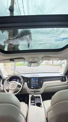 VOLVO-XC60-2023