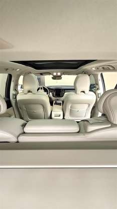 VOLVO-XC60-2023
