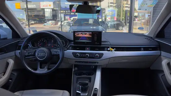 AUDI-A4-2020