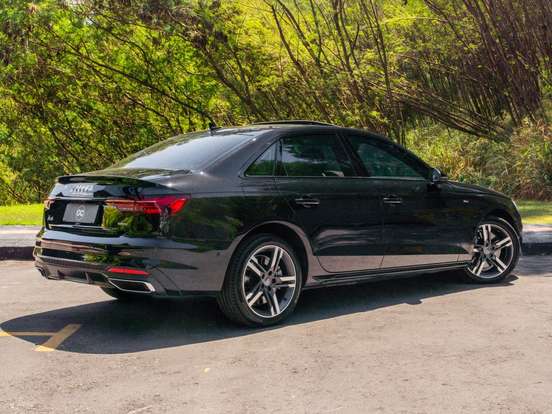 AUDI-A4-2020