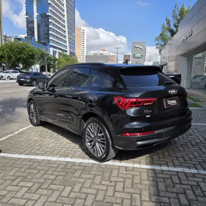 AUDI-Q3-2021