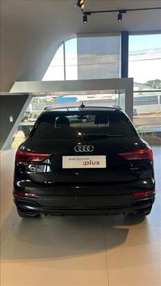 AUDI-Q3-2022