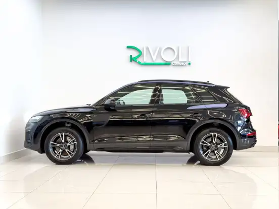 AUDI-Q5-2022