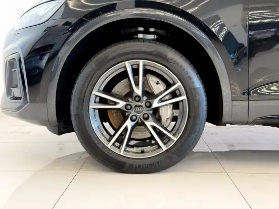 AUDI-Q5-2022