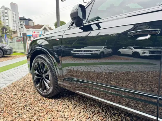 AUDI-Q7-2022