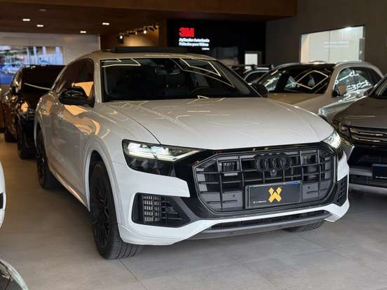 AUDI-Q8-2021