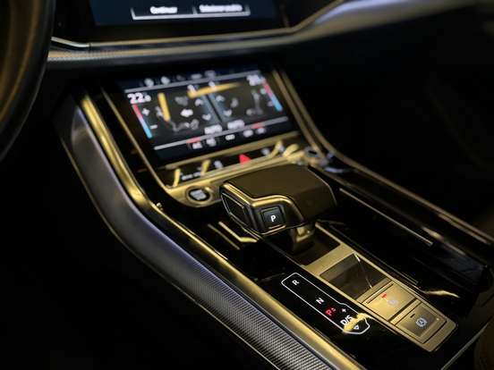 AUDI-Q8-2021