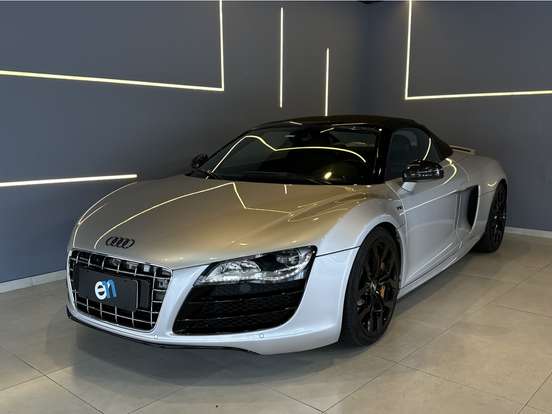 AUDI-R8-2011