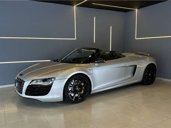 AUDI-R8-2011