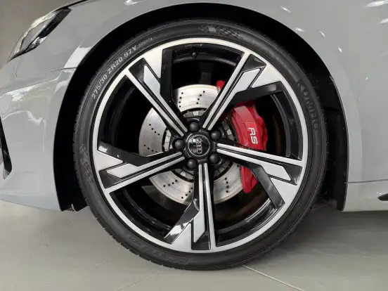 AUDI-RS4-2020