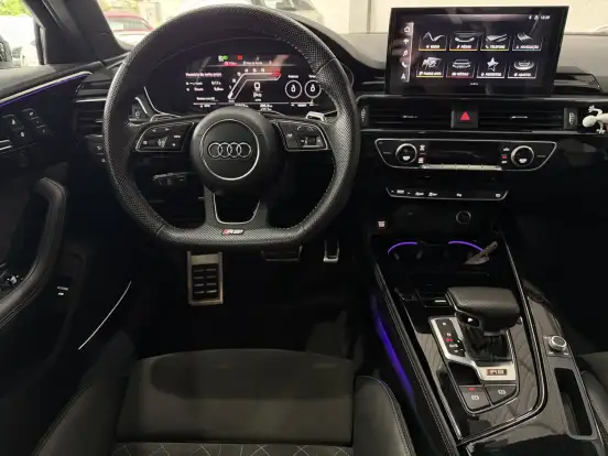 AUDI-RS4-2020