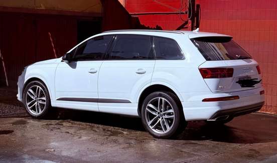 AUDI-Q7-2017