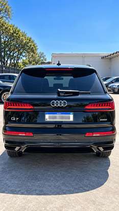 AUDI-Q7-2022