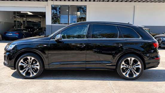 AUDI-Q7-2022