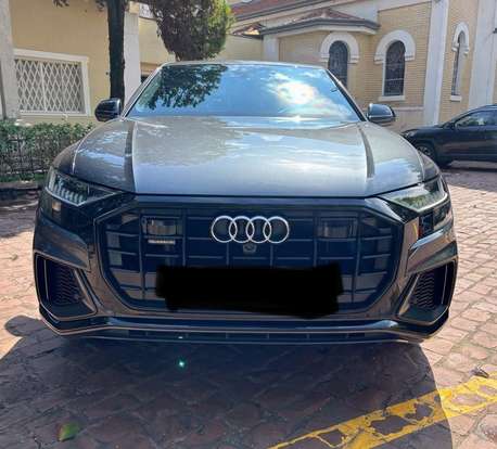 AUDI-Q8-2022