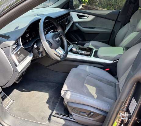 AUDI-Q8-2022