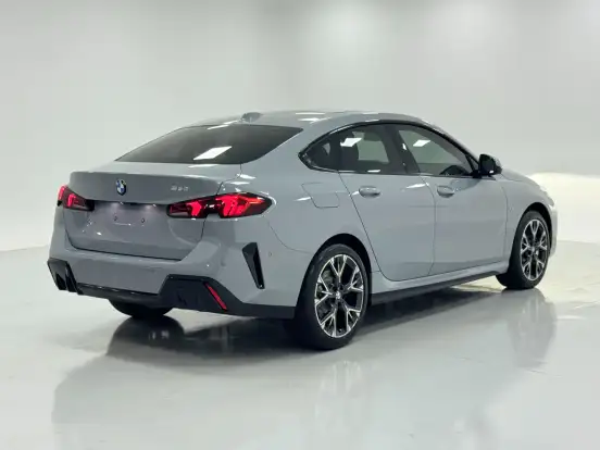 BMW-220i-2025