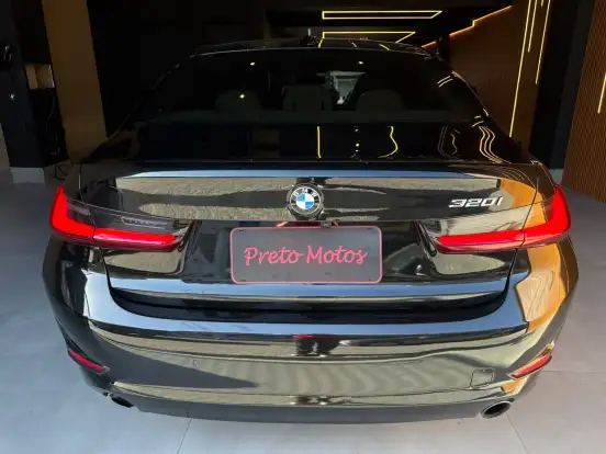 BMW-320i-2021
