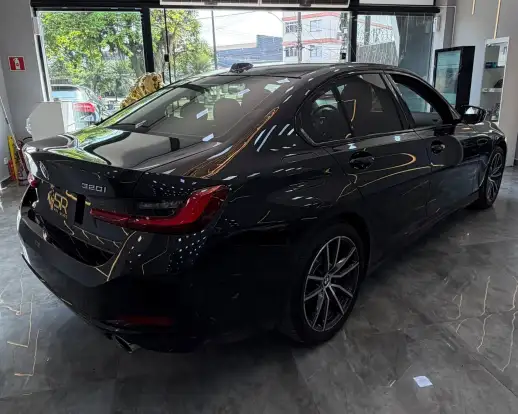BMW-320i-2023