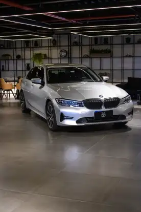 BMW-320i-2021