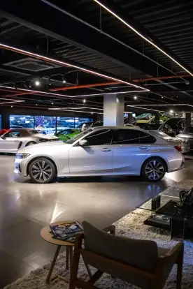 BMW-320i-2021