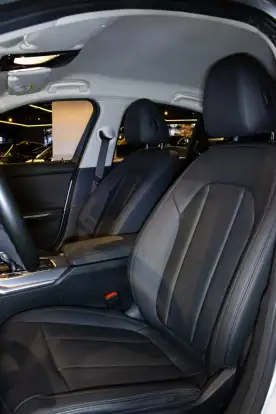 BMW-320i-2021