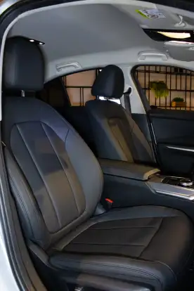 BMW-320i-2021