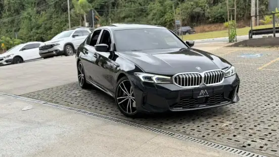 BMW-320i-2023