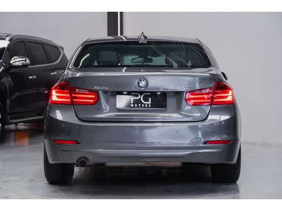 BMW-320i-2013