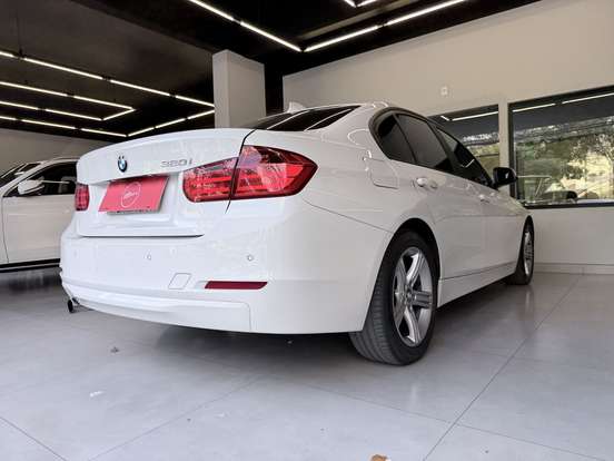 BMW-320i-2013