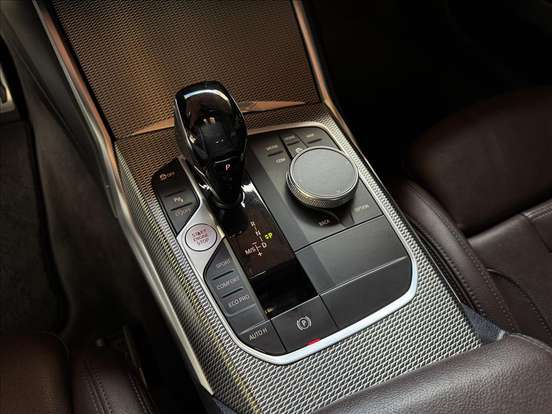 BMW-320i-2021