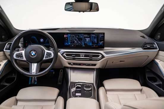 BMW-320i-2022