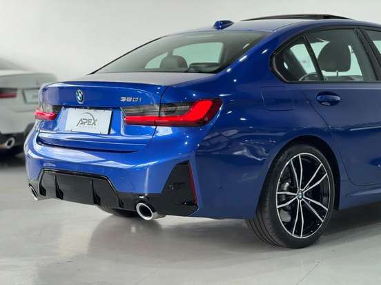 BMW-320i-2023