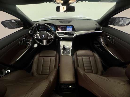BMW-320i-2022