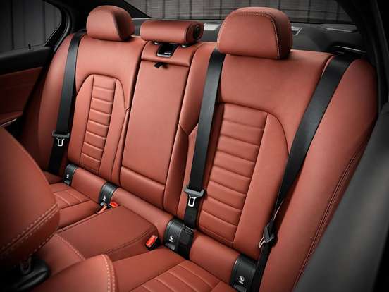 BMW-320i-2023