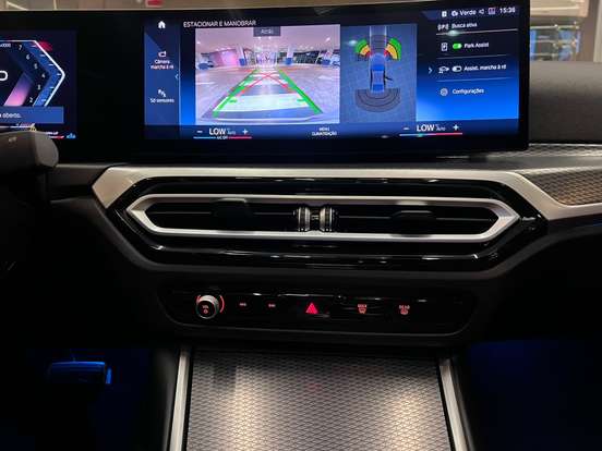 BMW-320i-2022