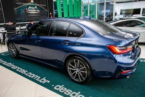 BMW-320i-2021
