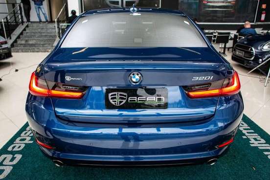 BMW-320i-2021