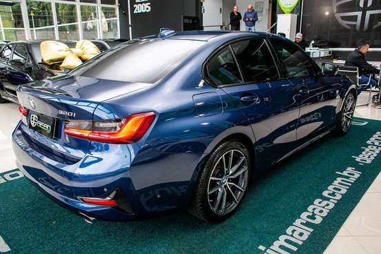 BMW-320i-2021