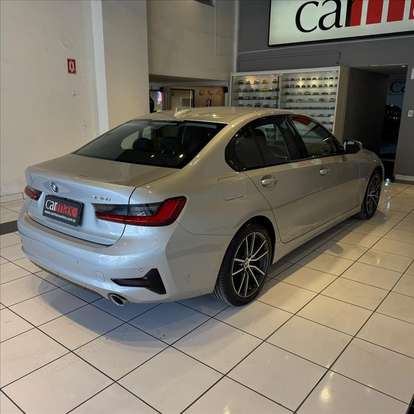 BMW-320i-2021