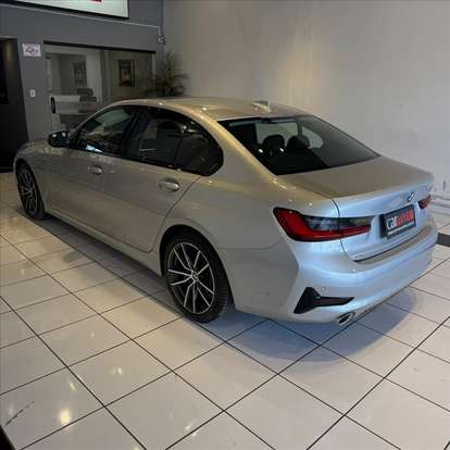 BMW-320i-2021