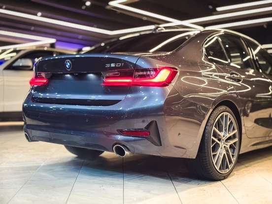 BMW-320i-2019