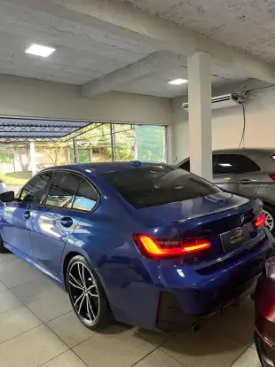 BMW-330e-2022