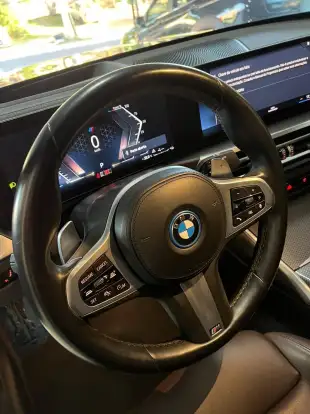 BMW-330e-2022
